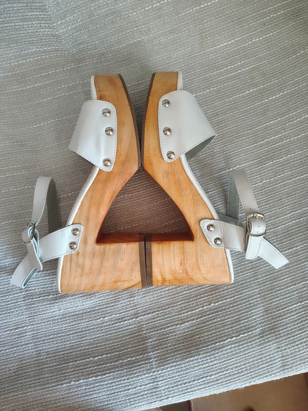Hey Girl by Corkys White Platform Clog Sandals Size 8 Wood Look Heel